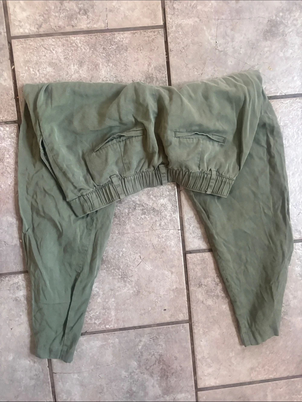 Loft Lyocell Army Green Pleated Crops